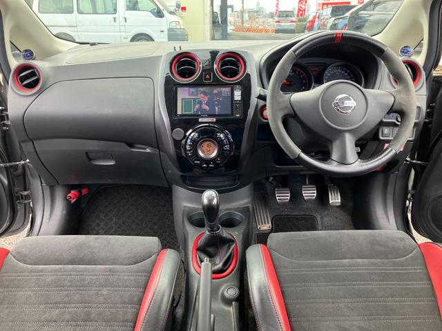 ノート ニスモ　Ｓ　ワンオーナー　走行２万５千キロ台　５速マニュアル　前左右純正レカロシート　オーテックマフラー　ＬＥＤヘッド　アルパインＳＤナビ・７００Ｗ　フルセグ　Ｂガイドモニター　前後ドライブレコーダー　ＥＴＣ（3枚目）