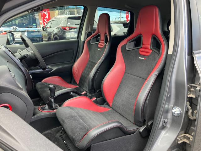 ノート ニスモ　Ｓ　ワンオーナー　走行２万５千キロ台　５速マニュアル　前左右純正レカロシート　オーテックマフラー　ＬＥＤヘッド　アルパインＳＤナビ・７００Ｗ　フルセグ　Ｂガイドモニター　前後ドライブレコーダー　ＥＴＣ（7枚目）