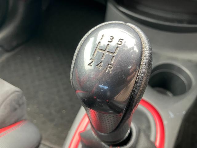ノート ニスモ　Ｓ　ワンオーナー　走行２万５千キロ台　５速マニュアル　前左右純正レカロシート　オーテックマフラー　ＬＥＤヘッド　アルパインＳＤナビ・７００Ｗ　フルセグ　Ｂガイドモニター　前後ドライブレコーダー　ＥＴＣ（24枚目）