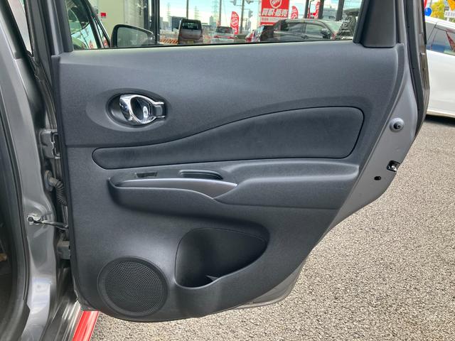 ノート ニスモ　Ｓ　ワンオーナー　走行２万５千キロ台　５速マニュアル　前左右純正レカロシート　オーテックマフラー　ＬＥＤヘッド　アルパインＳＤナビ・７００Ｗ　フルセグ　Ｂガイドモニター　前後ドライブレコーダー　ＥＴＣ（30枚目）