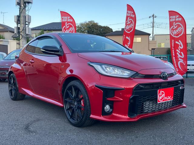 ＧＲヤリス ＲＺ　ハイパフォーマンス　ファースト　エディション　走行８５００キロ台　モリゾーサイン入りフロントガラス　マーブル柄カーボンルーフ　クスコＦタワーバー　ＨＫＳ左右出しマフラー　セーフティセンス　ＬＥＤヘッド　純正ナビ　バックカメラ　前後ドラレコ　ＥＴＣ（4枚目）