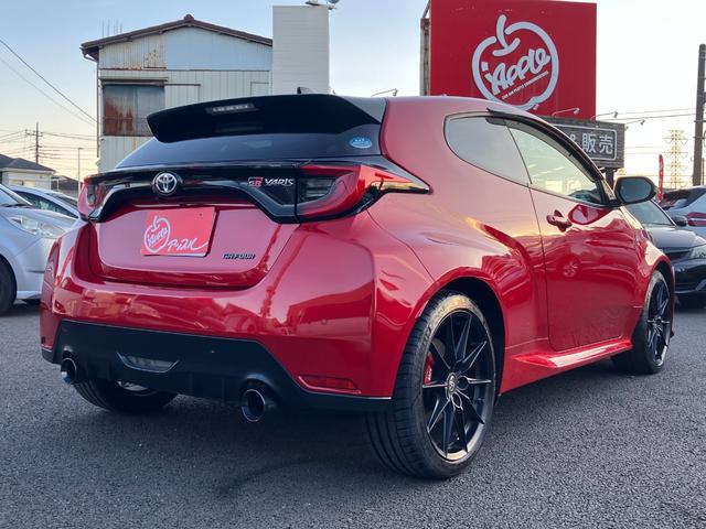 ＧＲヤリス ＲＺ　ハイパフォーマンス　ファースト　エディション　走行８５００キロ台　モリゾーサイン入りフロントガラス　マーブル柄カーボンルーフ　クスコＦタワーバー　ＨＫＳ左右出しマフラー　セーフティセンス　ＬＥＤヘッド　純正ナビ　バックカメラ　前後ドラレコ　ＥＴＣ（5枚目）