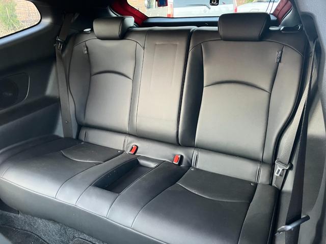 ＧＲヤリス ＲＺ　ハイパフォーマンス　ファースト　エディション　走行８５００キロ台　モリゾーサイン入りフロントガラス　マーブル柄カーボンルーフ　クスコＦタワーバー　ＨＫＳ左右出しマフラー　セーフティセンス　ＬＥＤヘッド　純正ナビ　バックカメラ　前後ドラレコ　ＥＴＣ（9枚目）