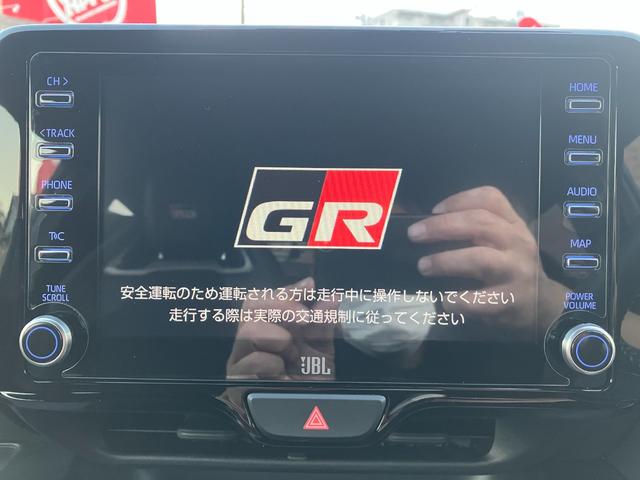 ＧＲヤリス ＲＺ　ハイパフォーマンス　ファースト　エディション　走行８５００キロ台　モリゾーサイン入りフロントガラス　マーブル柄カーボンルーフ　クスコＦタワーバー　ＨＫＳ左右出しマフラー　セーフティセンス　ＬＥＤヘッド　純正ナビ　バックカメラ　前後ドラレコ　ＥＴＣ（13枚目）