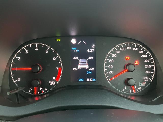 ＧＲヤリス ＲＺ　ハイパフォーマンス　ファースト　エディション　走行８５００キロ台　モリゾーサイン入りフロントガラス　マーブル柄カーボンルーフ　クスコＦタワーバー　ＨＫＳ左右出しマフラー　セーフティセンス　ＬＥＤヘッド　純正ナビ　バックカメラ　前後ドラレコ　ＥＴＣ（28枚目）