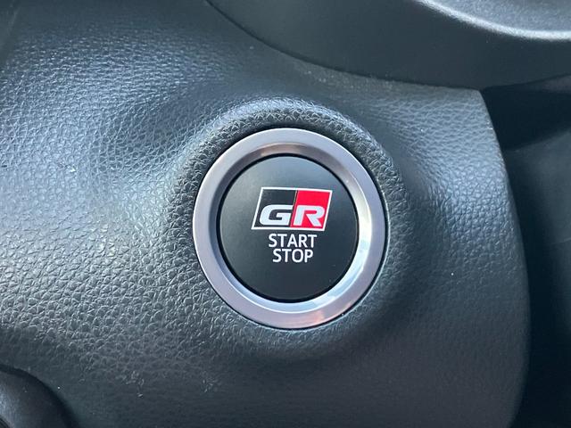 ＧＲヤリス ＲＺ　ハイパフォーマンス　ファースト　エディション　走行８５００キロ台　モリゾーサイン入りフロントガラス　マーブル柄カーボンルーフ　クスコＦタワーバー　ＨＫＳ左右出しマフラー　セーフティセンス　ＬＥＤヘッド　純正ナビ　バックカメラ　前後ドラレコ　ＥＴＣ（33枚目）