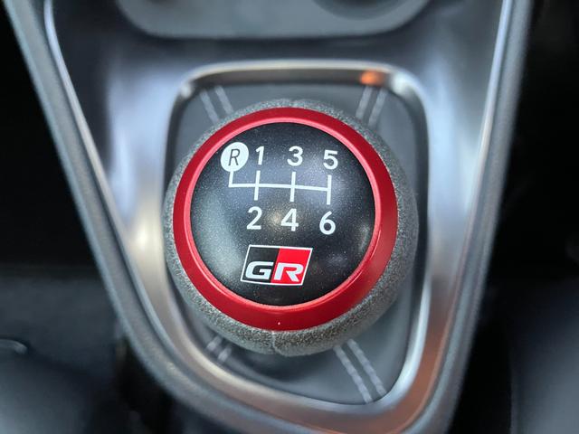 ＧＲヤリス ＲＺ　ハイパフォーマンス　ファースト　エディション　走行８５００キロ台　モリゾーサイン入りフロントガラス　マーブル柄カーボンルーフ　クスコＦタワーバー　ＨＫＳ左右出しマフラー　セーフティセンス　ＬＥＤヘッド　純正ナビ　バックカメラ　前後ドラレコ　ＥＴＣ（35枚目）