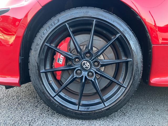 ＧＲヤリス ＲＺ　ハイパフォーマンス　ファースト　エディション　走行８５００キロ台　モリゾーサイン入りフロントガラス　マーブル柄カーボンルーフ　クスコＦタワーバー　ＨＫＳ左右出しマフラー　セーフティセンス　ＬＥＤヘッド　純正ナビ　バックカメラ　前後ドラレコ　ＥＴＣ（47枚目）