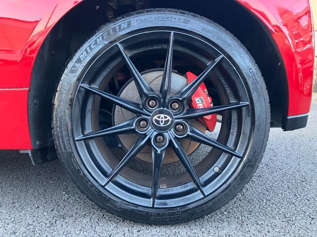 ＧＲヤリス ＲＺ　ハイパフォーマンス　ファースト　エディション　走行８５００キロ台　モリゾーサイン入りフロントガラス　マーブル柄カーボンルーフ　クスコＦタワーバー　ＨＫＳ左右出しマフラー　セーフティセンス　ＬＥＤヘッド　純正ナビ　バックカメラ　前後ドラレコ　ＥＴＣ（49枚目）