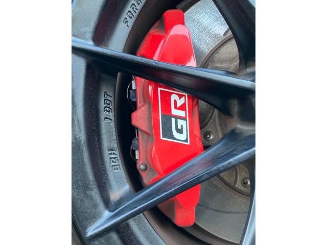 ＧＲヤリス ＲＺ　ハイパフォーマンス　ファースト　エディション　走行８５００キロ台　モリゾーサイン入りフロントガラス　マーブル柄カーボンルーフ　クスコＦタワーバー　ＨＫＳ左右出しマフラー　セーフティセンス　ＬＥＤヘッド　純正ナビ　バックカメラ　前後ドラレコ　ＥＴＣ（56枚目）