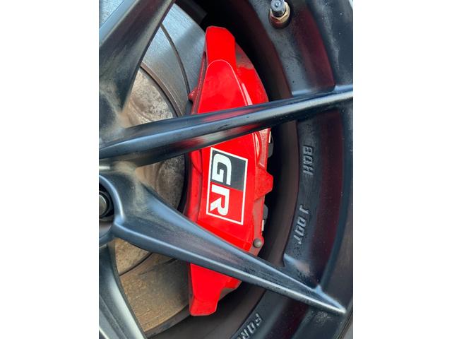 ＧＲヤリス ＲＺ　ハイパフォーマンス　ファースト　エディション　走行８５００キロ台　モリゾーサイン入りフロントガラス　マーブル柄カーボンルーフ　クスコＦタワーバー　ＨＫＳ左右出しマフラー　セーフティセンス　ＬＥＤヘッド　純正ナビ　バックカメラ　前後ドラレコ　ＥＴＣ（57枚目）