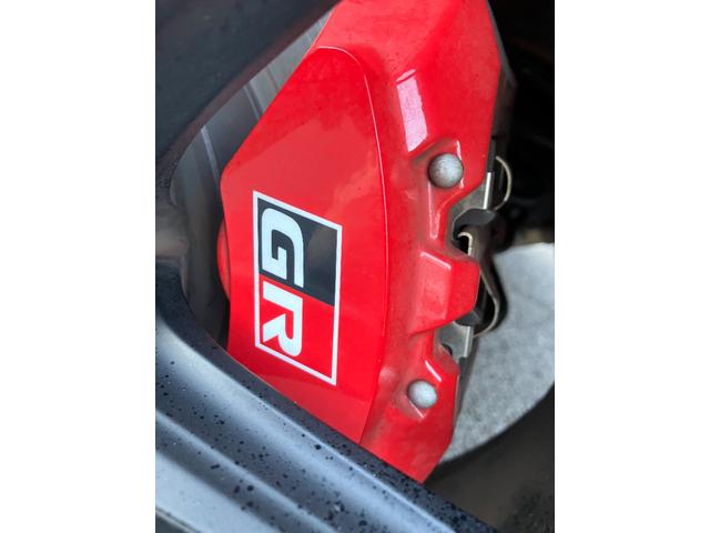 ＧＲヤリス ＲＺ　ハイパフォーマンス　ファースト　エディション　走行８５００キロ台　モリゾーサイン入りフロントガラス　マーブル柄カーボンルーフ　クスコＦタワーバー　ＨＫＳ左右出しマフラー　セーフティセンス　ＬＥＤヘッド　純正ナビ　バックカメラ　前後ドラレコ　ＥＴＣ（59枚目）