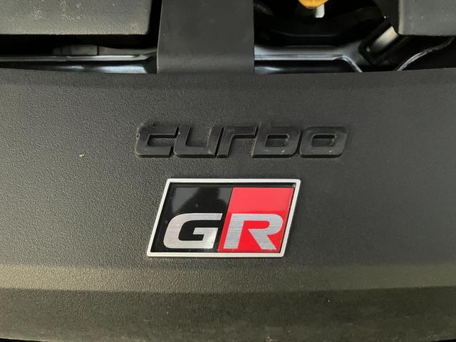 ＧＲヤリス ＲＺ　ハイパフォーマンス　ファースト　エディション　走行８５００キロ台　モリゾーサイン入りフロントガラス　マーブル柄カーボンルーフ　クスコＦタワーバー　ＨＫＳ左右出しマフラー　セーフティセンス　ＬＥＤヘッド　純正ナビ　バックカメラ　前後ドラレコ　ＥＴＣ（74枚目）
