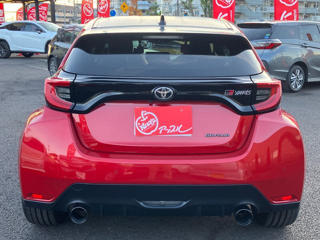 ＧＲヤリス ＲＺ　ハイパフォーマンス　ファースト　エディション　走行８５００キロ台　モリゾーサイン入りフロントガラス　マーブル柄カーボンルーフ　クスコＦタワーバー　ＨＫＳ左右出しマフラー　セーフティセンス　ＬＥＤヘッド　純正ナビ　バックカメラ　前後ドラレコ　ＥＴＣ（76枚目）