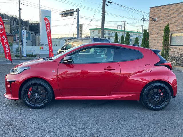 ＧＲヤリス ＲＺ　ハイパフォーマンス　ファースト　エディション　走行８５００キロ台　モリゾーサイン入りフロントガラス　マーブル柄カーボンルーフ　クスコＦタワーバー　ＨＫＳ左右出しマフラー　セーフティセンス　ＬＥＤヘッド　純正ナビ　バックカメラ　前後ドラレコ　ＥＴＣ（78枚目）