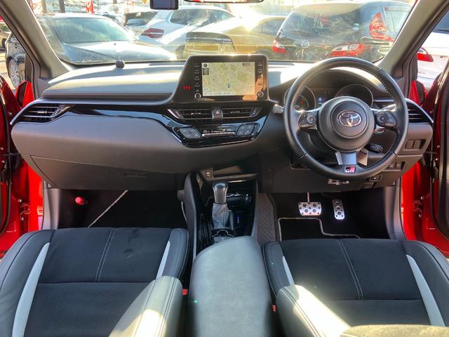 Ｃ－ＨＲ Ｓ　ＧＲスポーツ　ワンオーナー　純正ナビ　フルセグ　パノラミックビューモニター　ＬＥＤヘッドライト＆フォグ　ハーフレザーシート　セーフティセンス　ナビ連動ビルトインＥＴＣ２．０　前左右シートヒーター　革巻きステアリング（3枚目）