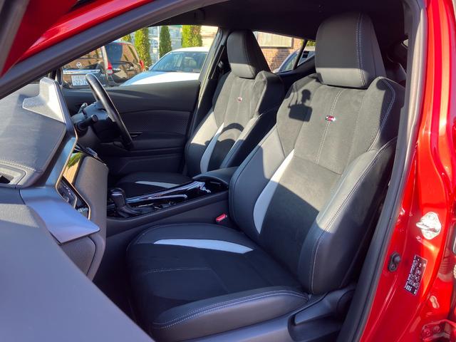 Ｃ－ＨＲ Ｓ　ＧＲスポーツ　ワンオーナー　純正ナビ　フルセグ　パノラミックビューモニター　ＬＥＤヘッドライト＆フォグ　ハーフレザーシート　セーフティセンス　ナビ連動ビルトインＥＴＣ２．０　前左右シートヒーター　革巻きステアリング（7枚目）