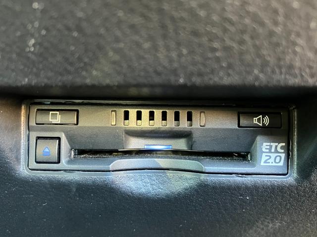 Ｃ－ＨＲ Ｓ　ＧＲスポーツ　ワンオーナー　純正ナビ　フルセグ　パノラミックビューモニター　ＬＥＤヘッドライト＆フォグ　ハーフレザーシート　セーフティセンス　ナビ連動ビルトインＥＴＣ２．０　前左右シートヒーター　革巻きステアリング（18枚目）