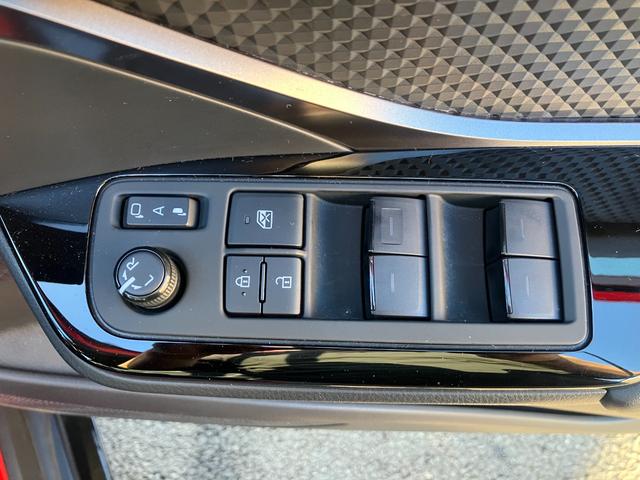 Ｃ－ＨＲ Ｓ　ＧＲスポーツ　ワンオーナー　純正ナビ　フルセグ　パノラミックビューモニター　ＬＥＤヘッドライト＆フォグ　ハーフレザーシート　セーフティセンス　ナビ連動ビルトインＥＴＣ２．０　前左右シートヒーター　革巻きステアリング（22枚目）