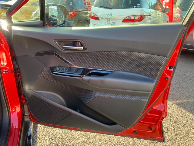 Ｃ－ＨＲ Ｓ　ＧＲスポーツ　ワンオーナー　純正ナビ　フルセグ　パノラミックビューモニター　ＬＥＤヘッドライト＆フォグ　ハーフレザーシート　セーフティセンス　ナビ連動ビルトインＥＴＣ２．０　前左右シートヒーター　革巻きステアリング（32枚目）