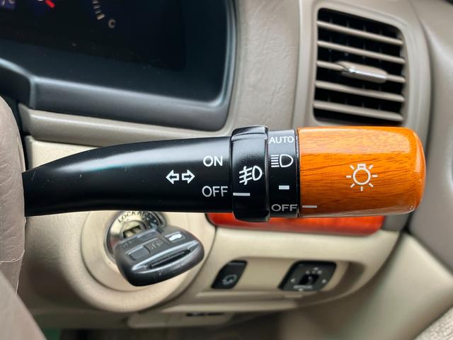 プログレ ＮＣ２５０　ウォールナットパッケージ　メーカーナビ　バックカメラ　ＨＩＤライト　純正アルミ　パワーシート　キーレスキー　走行８万キロ台　ウッドコンビハンドル　サイドエアバッグ　木目調パネル　タイヤ４本２０２２年製　Ｗエアバッグ　ＡＢＳ（23枚目）