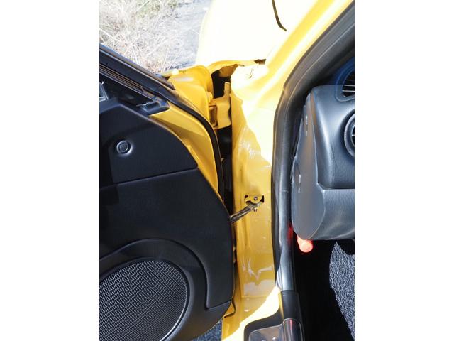 ドアヒンジ部まで綺麗な状態です