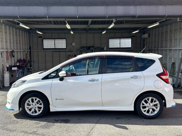 ノート ｅ－パワー　Ｘ　純正ＳＤナビ　バックモニター　フルセグＴＶ　ＢＴオーディオ　ＤＶＤビデオ再生　ＥＴＣ　インテリジェントキー２つ　純正エアロ（5枚目）