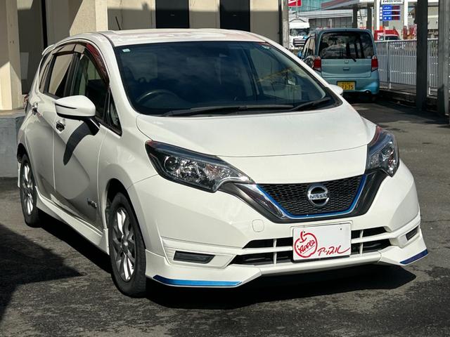 ノート ｅ－パワー　Ｘ　純正ＳＤナビ　バックモニター　フルセグＴＶ　ＢＴオーディオ　ＤＶＤビデオ再生　ＥＴＣ　インテリジェントキー２つ　純正エアロ（6枚目）