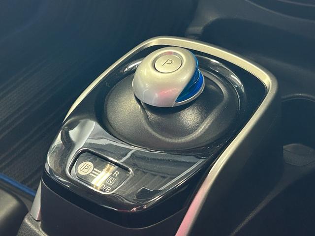 ノート ｅ－パワー　Ｘ　純正ＳＤナビ　バックモニター　フルセグＴＶ　ＢＴオーディオ　ＤＶＤビデオ再生　ＥＴＣ　インテリジェントキー２つ　純正エアロ（11枚目）