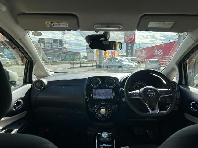 ノート ｅ－パワー　Ｘ　純正ＳＤナビ　バックモニター　フルセグＴＶ　ＢＴオーディオ　ＤＶＤビデオ再生　ＥＴＣ　インテリジェントキー２つ　純正エアロ（12枚目）