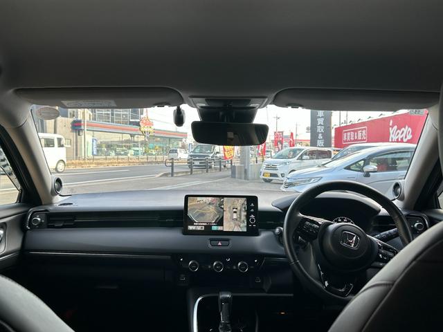 ヴェゼル ｅ：ＨＥＶ　Ｚ　ワンオーナー・純正インターナビ・マルチビューカメラ・フルセグＴＶ・ＢＴオーディオ・パワーバックドア・ＥＴＣ・スマートキー２つ・純正ＡＷ（12枚目）