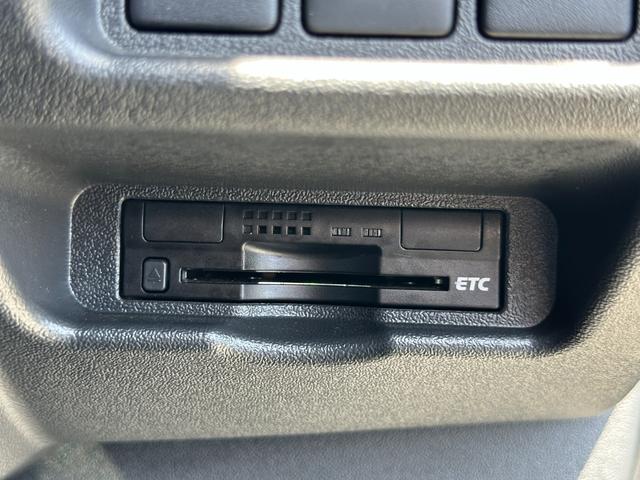 ハイエースワゴン ＧＬ　１年保証付き　禁煙車　電動スライドドア　Ｂｌｕｅｔｏｏｔｈ接続　バックカメラ　後席モニター　ナビＴＶ　ＥＴＣ　１００Ｖ電源　盗難防止システム　衝突安全ボディ　１０人乗り　プッシュスタート　スマートキー（18枚目）