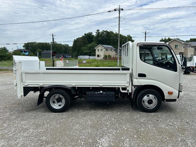 デュトロ 　１年保証付き　２ｔ　全低床　パワーゲート　ＡＴ車　ディーゼルターボ　荷台内寸　長さ３０６０ｍｍ　幅１６００ｍｍ　ＴＶ　ＥＴＣ　Ｂｌｕｅｔｏｏｔｈ接続　電動格納ミラー　２トン　２トントラック　ＰＧ　垂直（4枚目）