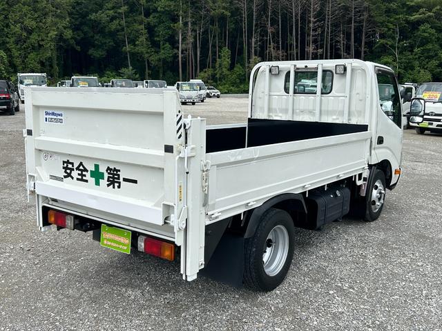 デュトロ 　１年保証付き　２ｔ　全低床　パワーゲート　ＡＴ車　ディーゼルターボ　荷台内寸　長さ３０６０ｍｍ　幅１６００ｍｍ　ＴＶ　ＥＴＣ　Ｂｌｕｅｔｏｏｔｈ接続　電動格納ミラー　２トン　２トントラック　ＰＧ　垂直（5枚目）