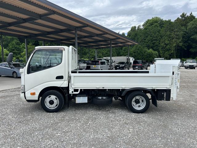 デュトロ 　１年保証付き　２ｔ　全低床　パワーゲート　ＡＴ車　ディーゼルターボ　荷台内寸　長さ３０６０ｍｍ　幅１６００ｍｍ　ＴＶ　ＥＴＣ　Ｂｌｕｅｔｏｏｔｈ接続　電動格納ミラー　２トン　２トントラック　ＰＧ　垂直（8枚目）