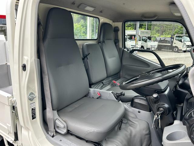 デュトロ 　１年保証付き　２ｔ　全低床　パワーゲート　ＡＴ車　ディーゼルターボ　荷台内寸　長さ３０６０ｍｍ　幅１６００ｍｍ　ＴＶ　ＥＴＣ　Ｂｌｕｅｔｏｏｔｈ接続　電動格納ミラー　２トン　２トントラック　ＰＧ　垂直（11枚目）