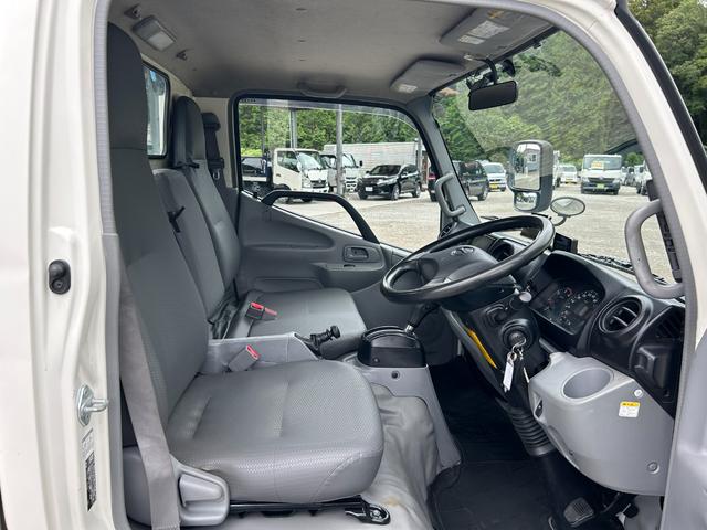 デュトロ 　１年保証付き　２ｔ　全低床　パワーゲート　ＡＴ車　ディーゼルターボ　荷台内寸　長さ３０６０ｍｍ　幅１６００ｍｍ　ＴＶ　ＥＴＣ　Ｂｌｕｅｔｏｏｔｈ接続　電動格納ミラー　２トン　２トントラック　ＰＧ　垂直（12枚目）