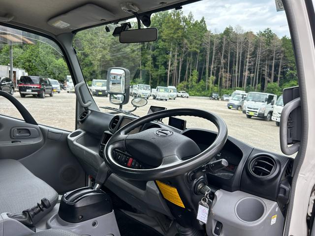 デュトロ 　１年保証付き　２ｔ　全低床　パワーゲート　ＡＴ車　ディーゼルターボ　荷台内寸　長さ３０６０ｍｍ　幅１６００ｍｍ　ＴＶ　ＥＴＣ　Ｂｌｕｅｔｏｏｔｈ接続　電動格納ミラー　２トン　２トントラック　ＰＧ　垂直（13枚目）