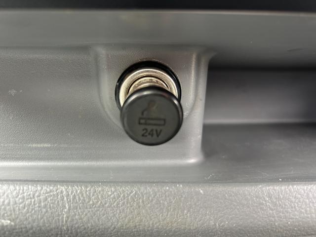 デュトロ 　１年保証付き　２ｔ　全低床　パワーゲート　ＡＴ車　ディーゼルターボ　荷台内寸　長さ３０６０ｍｍ　幅１６００ｍｍ　ＴＶ　ＥＴＣ　Ｂｌｕｅｔｏｏｔｈ接続　電動格納ミラー　２トン　２トントラック　ＰＧ　垂直（26枚目）
