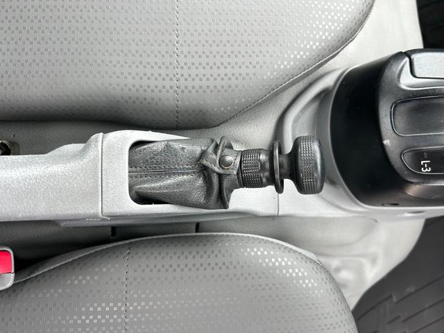 デュトロ 　１年保証付き　２ｔ　全低床　パワーゲート　ＡＴ車　ディーゼルターボ　荷台内寸　長さ３０６０ｍｍ　幅１６００ｍｍ　ＴＶ　ＥＴＣ　Ｂｌｕｅｔｏｏｔｈ接続　電動格納ミラー　２トン　２トントラック　ＰＧ　垂直（28枚目）