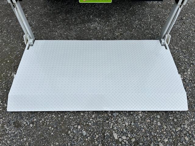 デュトロ 　１年保証付き　２ｔ　全低床　パワーゲート　ＡＴ車　ディーゼルターボ　荷台内寸　長さ３０６０ｍｍ　幅１６００ｍｍ　ＴＶ　ＥＴＣ　Ｂｌｕｅｔｏｏｔｈ接続　電動格納ミラー　２トン　２トントラック　ＰＧ　垂直（52枚目）