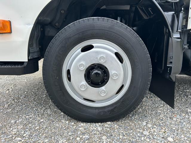 デュトロ 　１年保証付き　２ｔ　全低床　パワーゲート　ＡＴ車　ディーゼルターボ　荷台内寸　長さ３０６０ｍｍ　幅１６００ｍｍ　ＴＶ　ＥＴＣ　Ｂｌｕｅｔｏｏｔｈ接続　電動格納ミラー　２トン　２トントラック　ＰＧ　垂直（60枚目）