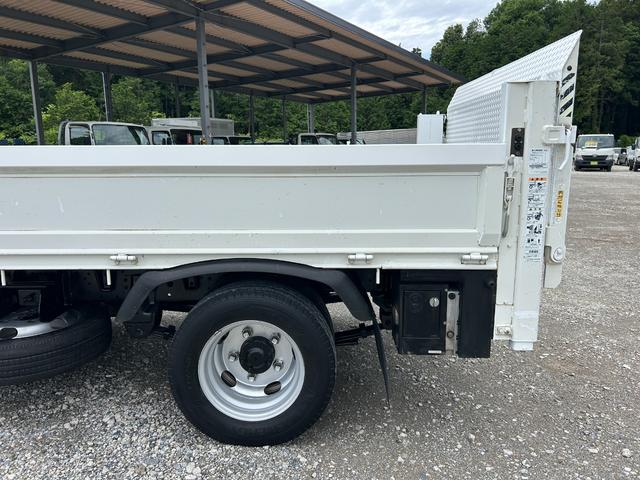 デュトロ 　１年保証付き　２ｔ　全低床　パワーゲート　ＡＴ車　ディーゼルターボ　荷台内寸　長さ３０６０ｍｍ　幅１６００ｍｍ　ＴＶ　ＥＴＣ　Ｂｌｕｅｔｏｏｔｈ接続　電動格納ミラー　２トン　２トントラック　ＰＧ　垂直（65枚目）