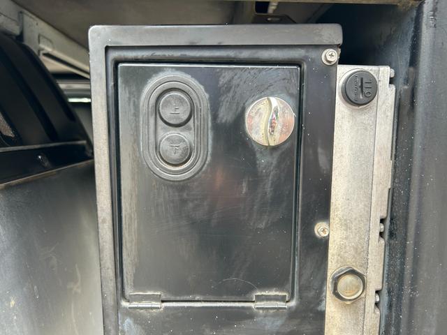 デュトロ 　１年保証付き　２ｔ　全低床　パワーゲート　ＡＴ車　ディーゼルターボ　荷台内寸　長さ３０６０ｍｍ　幅１６００ｍｍ　ＴＶ　ＥＴＣ　Ｂｌｕｅｔｏｏｔｈ接続　電動格納ミラー　２トン　２トントラック　ＰＧ　垂直（68枚目）