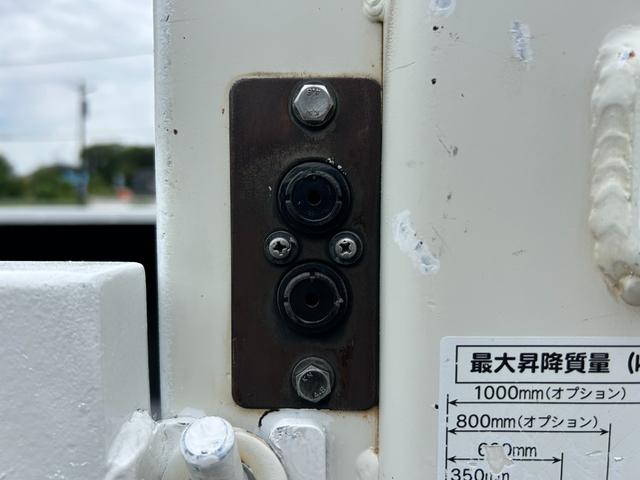 デュトロ 　１年保証付き　２ｔ　全低床　パワーゲート　ＡＴ車　ディーゼルターボ　荷台内寸　長さ３０６０ｍｍ　幅１６００ｍｍ　ＴＶ　ＥＴＣ　Ｂｌｕｅｔｏｏｔｈ接続　電動格納ミラー　２トン　２トントラック　ＰＧ　垂直（70枚目）