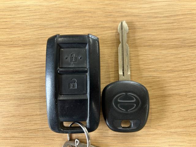 デュトロ 　１年保証付き　２ｔ　全低床　パワーゲート　ＡＴ車　ディーゼルターボ　荷台内寸　長さ３０６０ｍｍ　幅１６００ｍｍ　ＴＶ　ＥＴＣ　Ｂｌｕｅｔｏｏｔｈ接続　電動格納ミラー　２トン　２トントラック　ＰＧ　垂直（80枚目）