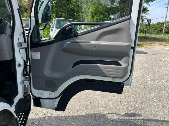 キャンター 　１．５ｔ　全低床　ＡＴ車　ディーゼルターボ　１年保証付き　荷台内寸　長さ３１００ｍｍ　幅１６００ｍｍ　ナビ　ＴＶ　ＥＴＣ　電動格納ミラー　坂道発進補助装置付　１．５トン　１．５トントラック　平ボディ（9枚目）