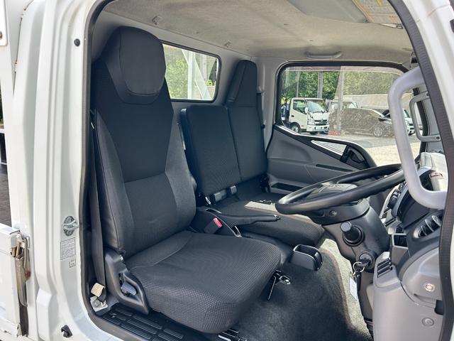 キャンター 　１．５ｔ　全低床　ＡＴ車　ディーゼルターボ　１年保証付き　荷台内寸　長さ３１００ｍｍ　幅１６００ｍｍ　ナビ　ＴＶ　ＥＴＣ　電動格納ミラー　坂道発進補助装置付　１．５トン　１．５トントラック　平ボディ（11枚目）
