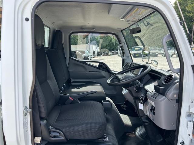 キャンター 　１．５ｔ　全低床　ＡＴ車　ディーゼルターボ　１年保証付き　荷台内寸　長さ３１００ｍｍ　幅１６００ｍｍ　ナビ　ＴＶ　ＥＴＣ　電動格納ミラー　坂道発進補助装置付　１．５トン　１．５トントラック　平ボディ（12枚目）