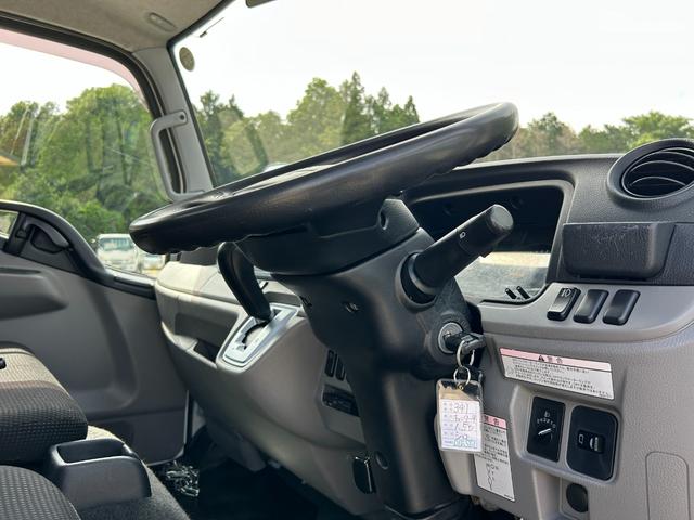 キャンター 　１．５ｔ　全低床　ＡＴ車　ディーゼルターボ　１年保証付き　荷台内寸　長さ３１００ｍｍ　幅１６００ｍｍ　ナビ　ＴＶ　ＥＴＣ　電動格納ミラー　坂道発進補助装置付　１．５トン　１．５トントラック　平ボディ（13枚目）